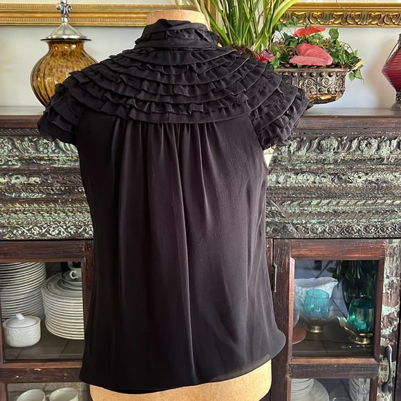 Diane Von Furstenberg Keyhole blouse with Cap sleeves - Picture 5 of 7